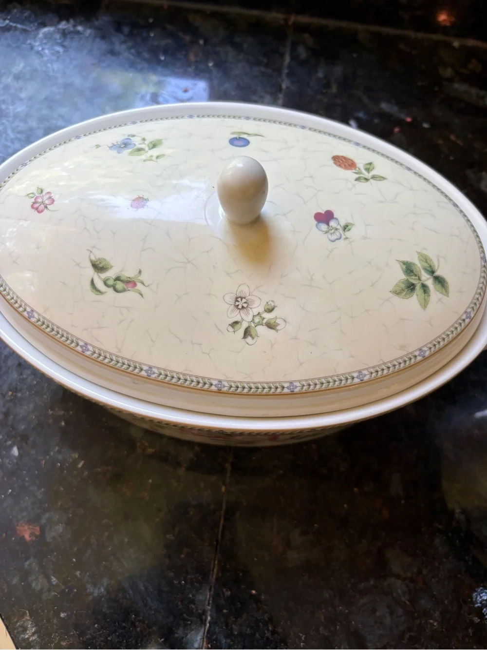 Wedgwood Fleur 2 Quart Oval Covered Casserole Dish W/Lid Fine China 1997 Retired